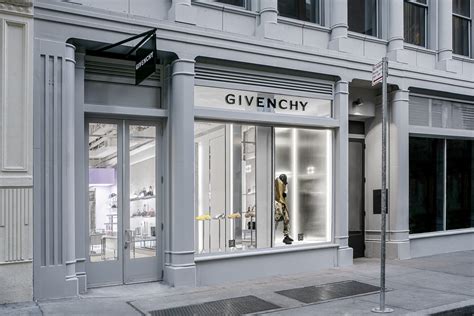 Boutique GIVENCHY , 